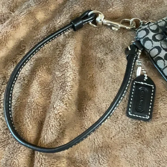 Vintage COACH  Large Wristlet - Picture 8 of 8